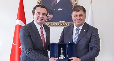 Kosova Cumhuriyeti Başbakanı Kurti, Başkan Tugay’ı ziyaret etti