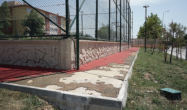 Lüleburgaz Belediyesi'nin yaptığı yürüyüş parkuruna zarar verildi