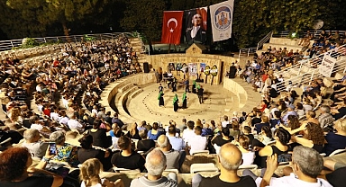 Madımak Katliamı, 31.yılında Amfi Tiyatro’da Alevi Kültür Dernekleri Selçuk Şubesi'nin hazırladığı program ile anıldı