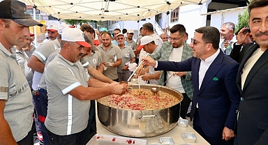 Nevşehir Belediye Başkanı Rasim Arı, Hizmet-İş Sendikası tarafından düzenlenen programda, hem hicri yılbaşı hem de Muharrem ayının başlangıcı dolayısıyla belediye personellerine aşure ikramında bulundu
