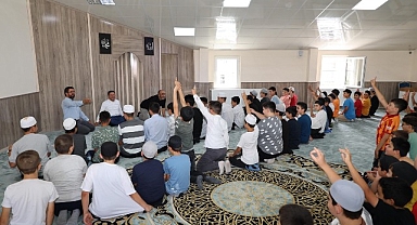 Nevşehir Belediye Başkanı Rasim Arı, Şeyh'ül Kurra Mehmet Rüştü Aşıkkutlu Kur'an Kursu’nu ziyaret ederek buradaki çocuklarla bir araya geldi