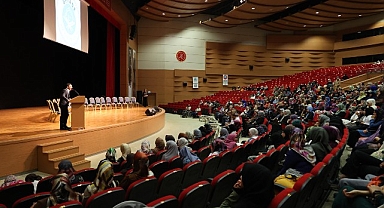 Nevşehir Belediye Başkanı Rasim Arı, Üftade Kur’an Kursu’ndan mezun olarak hafızlık belgesi alan kız öğrenciler için düzenlenen icazet törenine katıldı