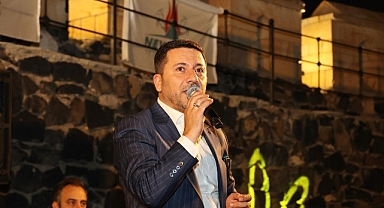 Nevşehir Belediyesi tarafından Muharrem Ayı ve Aşure Günü dolayısıyla düzenlenen programda vatandaşlara aşure ikramında bulunuldu