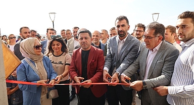 Nevşehir Belediyesi tarafından yapımı tamamlanan ve bölge turizmine ciddi katkılar sağlayacak olan Kayaşehir VR Merkezi düzenlenen törenle hizmete girdi