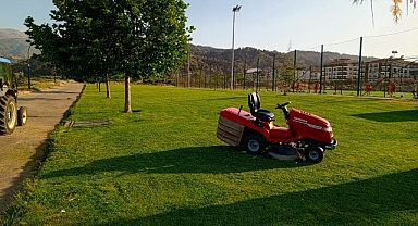 Salihli Belediyesi'nden Yeşil Alanlara Bakım Çalışması