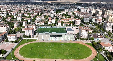 Selçuklu Belediye Başkanı Ahmet Pekyatırmacı, Selçuklu Belediyesi Yaz Spor Okulları futbol branşında eğitim gören öğrencileri ziyaret etti