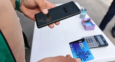  Selçuklu Belediyesi, Atık Kumbaram Projesi bünyesinde hayata geçirilen “Mobil Atık Kumbaram Aracı” ilçenin belirli noktalarında hizmet vermeye devam ediyor