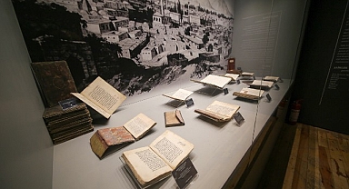 Selçuklu Belediyesi tarafından tarihi Sille Mahallesi’ne kazandırılan Sille Müzesi, ziyaretçilerini Sille’nin tarihi ve kültürel geçmişinde yolculuğa çıkarıyor