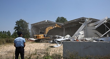Tahtalı’da 2 kaçak yapı daha yıkıldı 