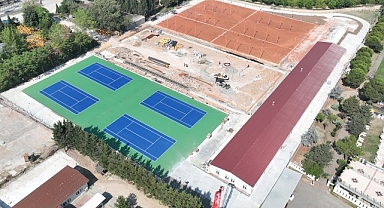 Tenis Merkezi'nde balon kortlar boyandı