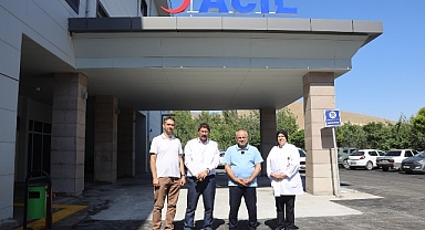 Yahyalı Belediyesi, ilçenin önemli sağlık kurumlarından biri olan Devlet Hastanesi'nin acil girişinde asfaltlama çalışması gerçekleştirdi