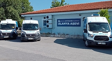 Alanya Aşevi ihtiyaç sahiplerinin yanında