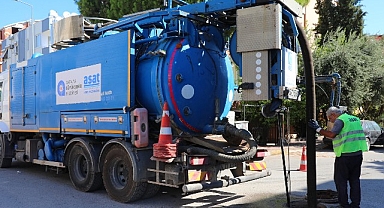 ASAT ekipleri Kepez'de kanalizayon hatlarını temizliyor