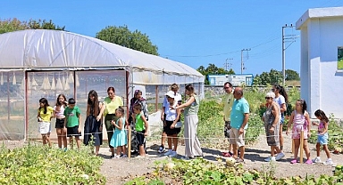 Başkan Denizli, Yerel Tohum Merkezi’nde Özel Gereksinimli Çocuk ve Gençler ile Tohum Ekti