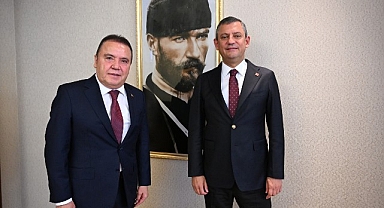 Başkan Muhittin Böcek, CHP Genel Başkanı Özgür Özel'i ziyaret etti