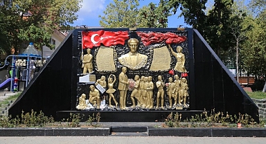 Başkan Mutlu talimat verdi, Atatürk Büstü yenilendi