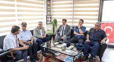 Başkan Tugay 26 Ağustos’ta gazileri ve şehit yakınlarını yalnız bırakmadı