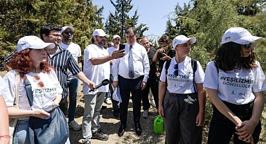 Başkan Tugay’dan yanan alanlarda saha mesaisi “Yangından zarar gören alanlarımızı Yeşil İzmir Gönüllülerimizle geri kazanacağız”