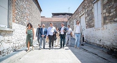 Başkan Tugay ve Mahir Polat tarihi Basmane semtinde incelemelerde bulundu