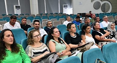 Bornova’da muhtarlara Kent Konseyi semineri