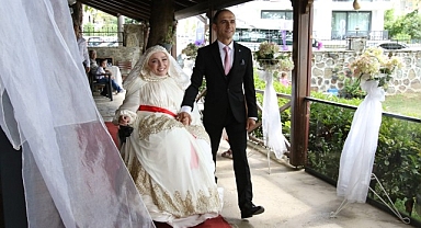 Büyükşehir’in Engelsiz Taksisi gelin arabası oldu; Bu kez ömür boyu mutluluğa taşıdı