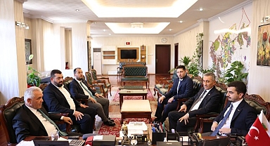 Çankaya Belediye Başkanı Hüseyin Can Güner, uzun yıllardan sonra Cumhuriyet Halk Partisi yönetimine geçen Etimesgut ve Mamak Belediyelerini ziyaret etti