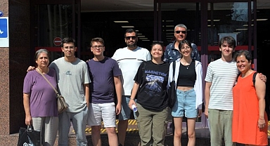 Çiçeği burnunda Egelilere kurulan stantlarda üniversitenin imkânları anlatılıyor