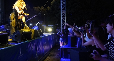 Çim Konserleri'nde Sena Şener rüzgarı