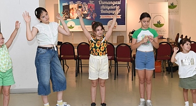  Çocuk drama atölyesinde sertifika heyecanı