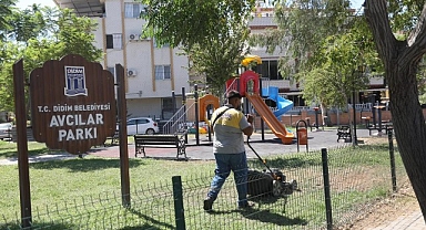Didim Belediyesi Park Bahçeler Müdürlüğü ekipleri, ilçe genelinde çalışmalarına ara vermeden devam ediyor.
