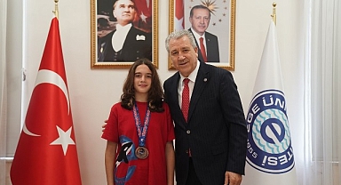 Egeli Genç Yüzücü başarıya doymuyor