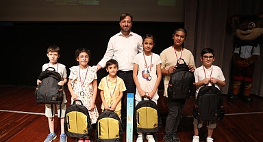 Genç KOMEK Yaz Okulu Kapsamındaki Yarışmaların Kazananlarına Hediyeleri Verildi