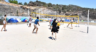 Gençler Özdere’deki gençlik kampında gönüllerince eğleniyor