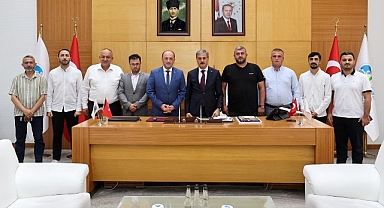 Geyve Belediye Başkanı Selçuk Yıldız, belediye meclis üyeleri ile birlikte Sakarya Büyükşehir Belediye Başkanı Yusuf Alemdar’ı makamında ziyaret etti