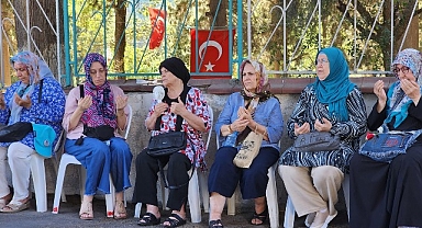Gölcük Belediyesi, merkez üssü Gölcük olan 17 Ağustos Depreminin 25. yılında deprem şehitleri için mezarları başında anma töreni düzenledi