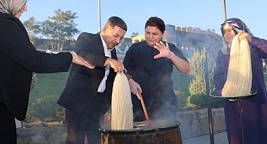 Halı Dokuma Atölyesi’nde Şehit Polis Memuru Ahmet Şahan’a İthafen Türk Bayrağı Motifli Halı Dokunacak