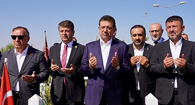 İBB Başkanı Ekrem İmamoğlu, TBB Encümen Toplantısı’na başkanlık etmek üzere, 6 Şubat 2023 depremlerinde büyük yıkıma uğrayan Adıyaman’a geldi