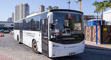 İzmir Büyükşehir’den kadın ve çocuklara ücretsiz deniz etkinliği Dezavantajlı bölgelerin kadınları denizle buluştu