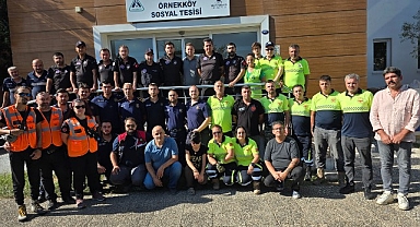 İzmir Büyükşehir’in Sosyal Tesisleri yangın mağdurları ile şehir dışından gelen itfaiyecileri ağırlıyor