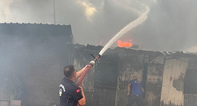 İzmir İtfaiyesi 4 günde 249 yangına müdahale etti 