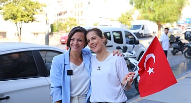 Karabağlar 30 Ağustos'ta bayraklarla donatıldı