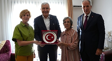 Kemalpaşa Belediye Başkanı Mehmet Türkmen 30 Ağustos Zafer Bayramı dolayısıyla şehit ailelerini ziyaret etti.