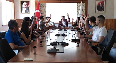 Kemer Belediyesi Gençlik Meclisi ilk toplantısını gerçekleştirdi