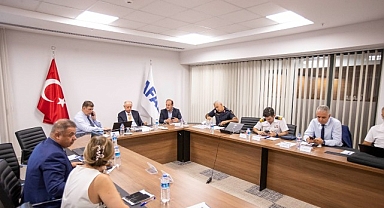 Kriz masası toplandı Başkan Tugay yangın bölgesinde incelemelerde bulundu