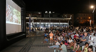 Küçükçekmece’de Açık Hava Sinema Günlerine Yoğun İlgi