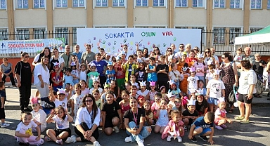 Küçükçekmece'de Sokaklar Çocukların: Sokak Oyunlarında Renkli Anlar