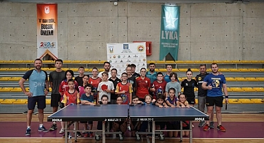 Lüleburgaz Belediyesi Uluslararası Masa Tenisi Kampı'na ev sahipliği yaptı