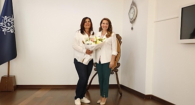 Mimar Sinan Mahallesi Muhtarı Gurbet Çamoğlu, Aydın Büyükşehir Belediye Başkanı Özlem Çerçioğlu'na nezaket ziyaretinde bulundu