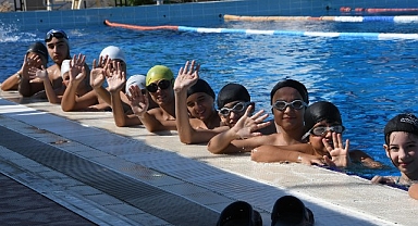 Narlıdere’de Her Çocuk Yüzme Öğrenecek