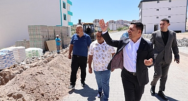 Nevşehir Belediye Başkanı Rasim Arı, Mehmet Akif Ersoy Mahallesi’nde gerçekleştirilen altyapı çalışmalarını inceledi.